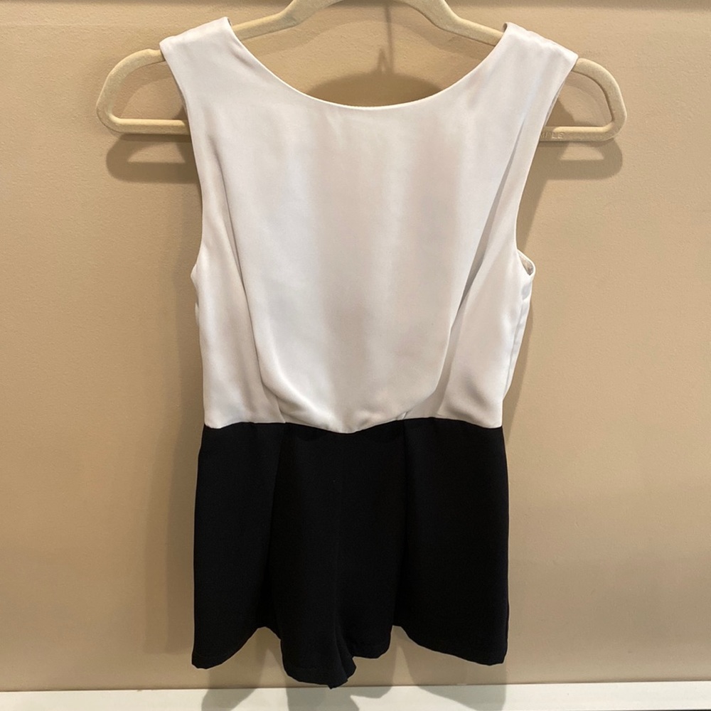 Topshop Black and White Sleeveless Romper Size 2